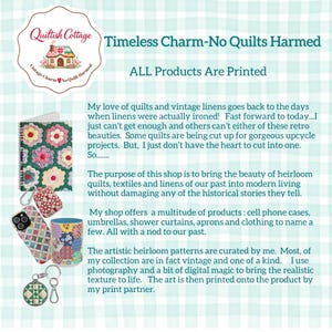 Puede incluir: Un gr&aacute;fico promocional de Quiltish Cottage con el texto Timeless Charm-No Quilts Harmed y ALL Products Are Printed. La imagen muestra un cuaderno de espiral, una funda de tel&eacute;fono, una taza y un llavero, todos con coloridos patrones de colchas vintage.