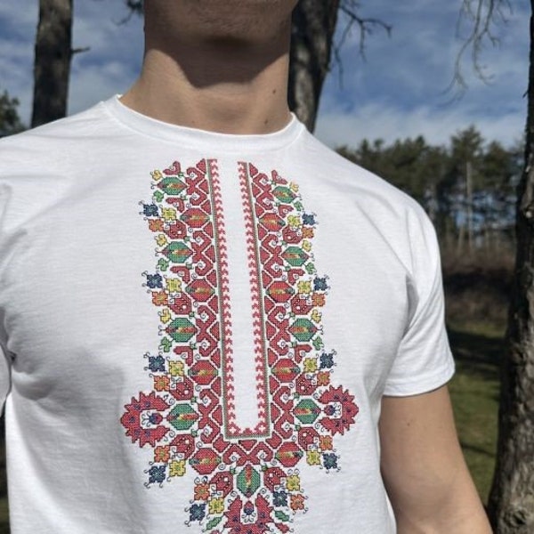 Herrenstickerei-T-Shirt, individuelle Stickerei, moderne Stickerei, traditionelle Kleidung, Kleidung mit Ethno-Motiven