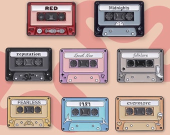 Épingle à cassette Taylor Swift, bijoux pour badge d'album, épingle à collectionner, cadeau pour Swiftie, cadeau pour amateur d'épinglettes, folklore, Evermore, rouge, minuit