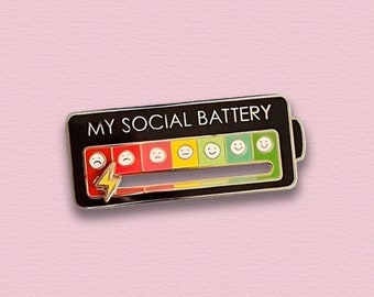 Sociale batterijpin | Barista-cadeaus | Beweegbare emaille pin | Insigne | Broche