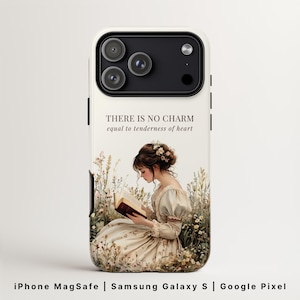 Puede incluir: Funda de teléfono con una ilustración vintage de una mujer leyendo un libro en un campo de flores. Muestra el texto "THERE IS NO CHARM equal to tenderness of heart". Compatible con iPhone MagSafe, Samsung Galaxy S y Google Pixel.