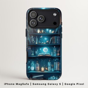 Stevige telefoonhoes Moonlight-boekenplank | Mystieke maan- en blauwe esthetiek | iPhone 17 MagSafe, Galaxy S26, Pixel 9 | Celestial Book Lover-cadeau