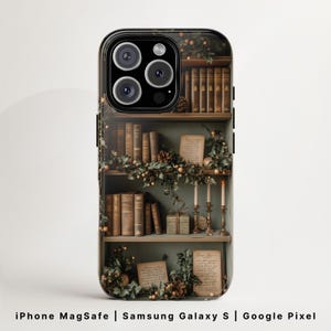 Funda para teléfono con estantería MagSafe / Funda navideña para amantes de los libros / iPhone 16, Samsung Galaxy S25, Google Pixel 9 / Diseño Light Academia Cottagecore
