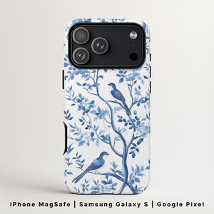 Blauwe telefoonhoesje chinoiserievogels, vintage blauw-wit bloemmotief, elegante iPhone 17 MagSafe, Samsung S26, Pixel 9 Cover