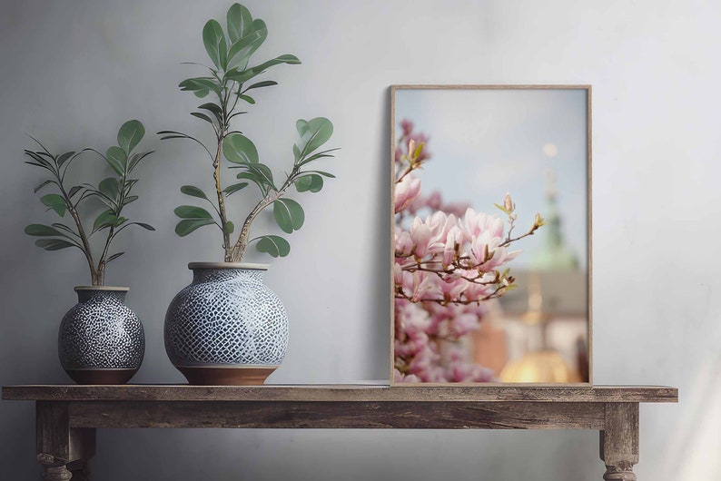 Fotografía de magnolia, cartel de flores rosas, foto delicada de flores de magnolia, estética de impresión digital pastel botánico, arte floral de relajación imagen 2