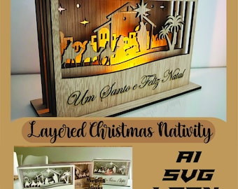 Könnte beinhalten: Eine mehrschichtige Weihnachtskrippe aus Holz mit warmem, leuchtendem Innenraum. Das Design zeigt Silhouetten der Heiligen Familie, Kamele und Palmen. Der Text "Um Santo e Feliz Natal" ist sichtbar. Der Text "Layered Christmas Nativity" ist ebenfalls vorhanden.