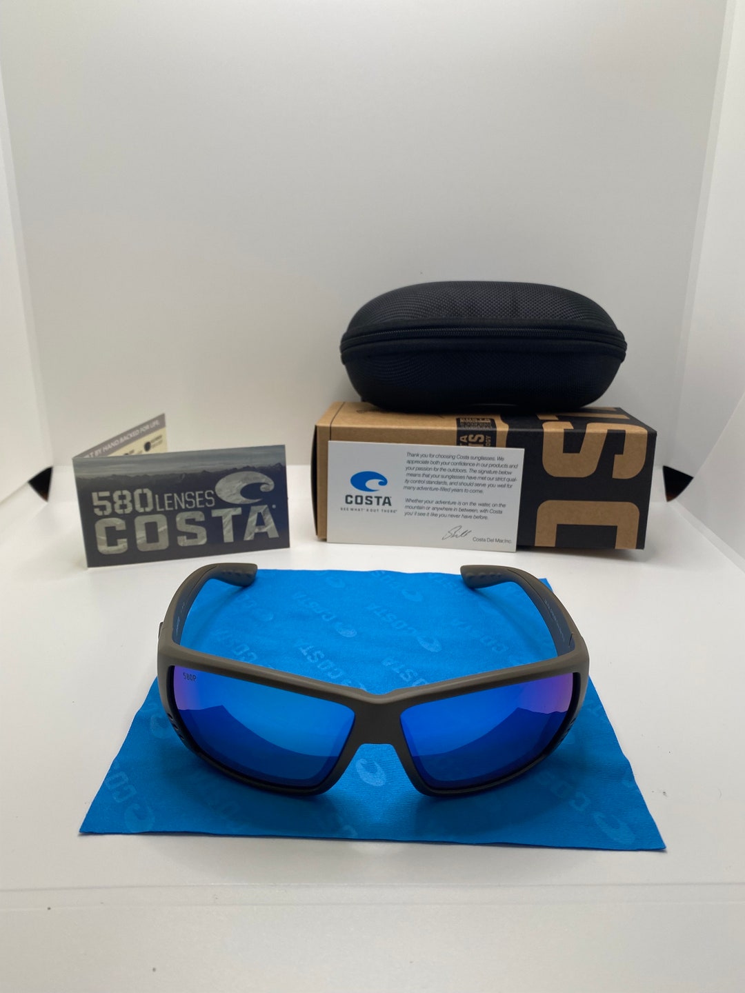 Costa Del Mar Tuna Alley Sunglasses Polarized 580P Lenses Sand / Blue