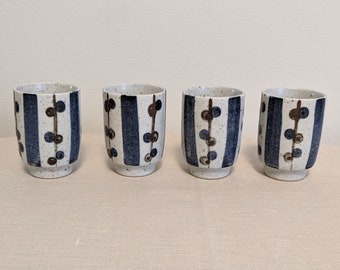 Set aus 4 japanischen Teetassen aus Steinzeug aus den 1970er Jahren. Vintage-Teetassen aus Steinzeug für Ihre Retro-Küche. Geschenk für einen Teeliebhaber. Kostenloser US-Versand
