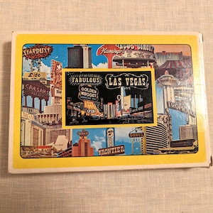 Cartes à jouer géantes vintage des années 1970, Las Vegas, cartes vintage king size, fabriquées à Hong Kong, cadeau bâillon amusant pour les amoureux de Vegas. Cartes à jouer géantes