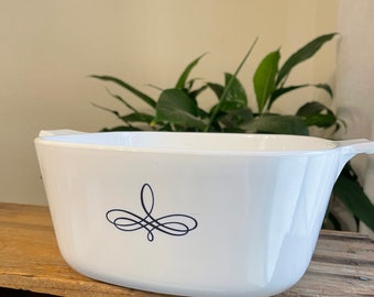 1961 Corning Ware Trefoil 2.5 quart Casserole with Rare blue stamp