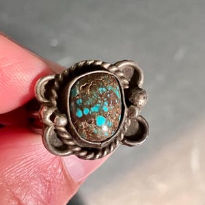 Vintage Navajo Bisbee Turquoise Ring  |  Sterling Silver Southwestern Jewelry