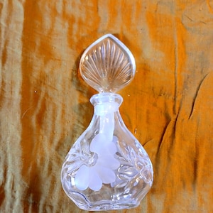 Vintage Princess House Heritage Perfume Bottle: Etched Fan Stopper, 1980s