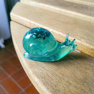 Resin Snail Figurine | Flower in resin | Floral Decor | Nature Terrarium | Glitter Snail Decor Statue | Garden lover gift | Blue snail