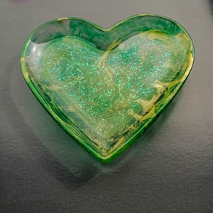 Heart resin trinket tray, Green gold trinket tray, Heart trinket tray, Jewelry tray, Jewelry holder, Ring holder, Big heart resin tray