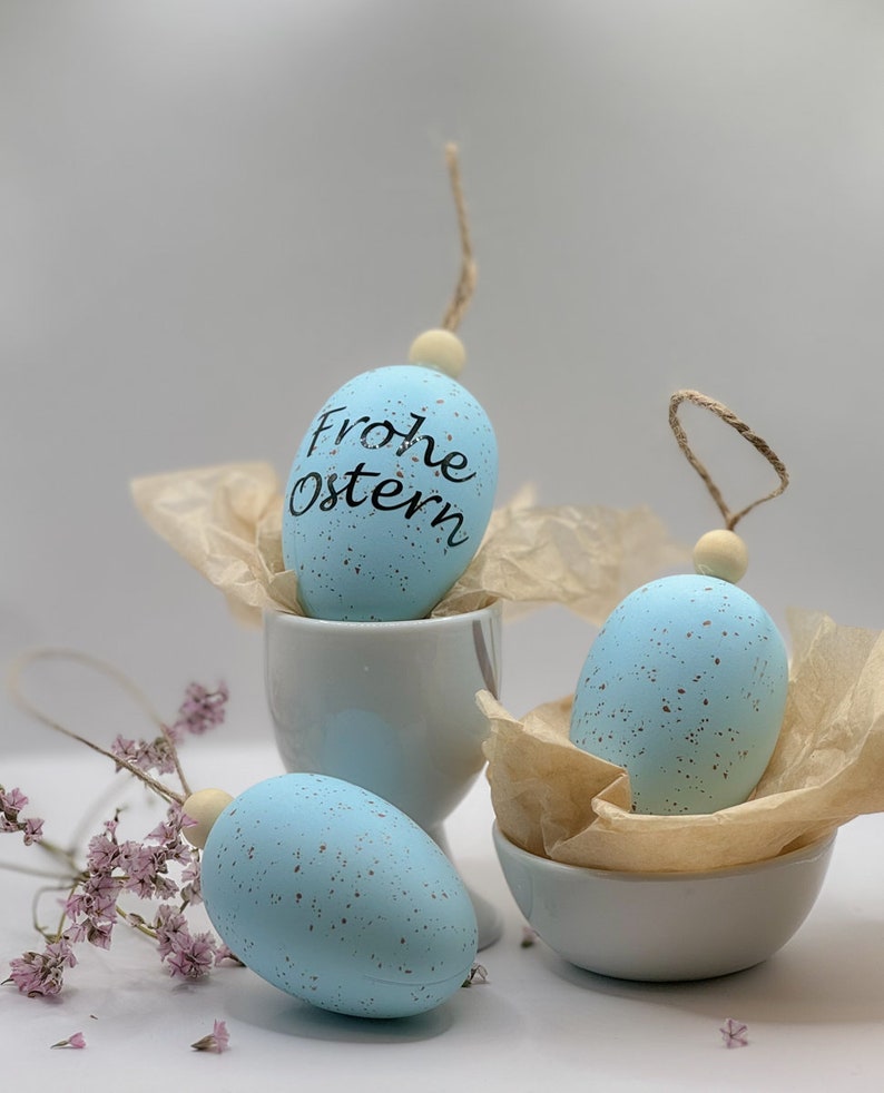 Personalized Easter eggs Hellblau