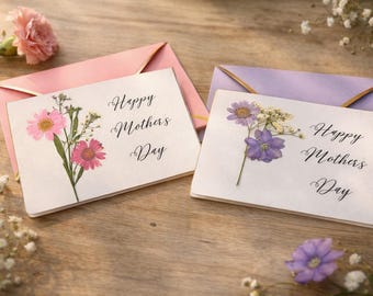 Tarjeta de felicitación floral hecha a mano con flores prensadas para el Día de la Madre, con sobre incluido.