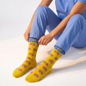 Kidney Print Medical Socks for Nephrologists, Urologists Kidney Care Professionals | Funny Nephrology Gift for Doctors Med Students