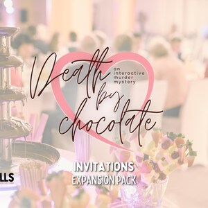 Pode incluir: Um coração rosa com o texto "Death by Chocolate" em escrita cursiva marrom. O texto "um mistério de assassinato interativo" está em texto branco menor. A imagem também mostra uma fonte de chocolate e uma mesa com espetos de frutas. O texto "Invitations Expansion Pack" está na parte inferior da imagem.