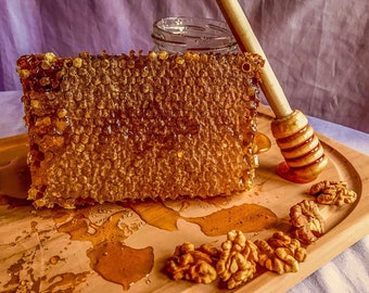 Honeycomb - 100% Pure High Quality Organic Raw Honey Comb. Unfiltered, Unheated and Unpasteurized.