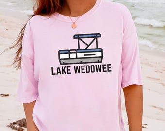 Personalisiertes T-Shirt mit Pontonboot-Motiv – Comfort Colors Tee