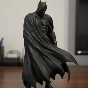 Figura de Batman de 25 cm con gran nivel de detalle.