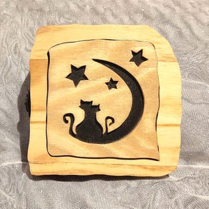 Boîte en bois romantique, boîte à bijoux, boîte à secrets.. Chat sous la lune. Traitée à l'huile de lin.  Unique et original !