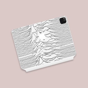 Pode incluir: Capa de telefone branca com um gráfico preto e branco de uma cordilheira. A capa tem um recorte para a lente da câmera.