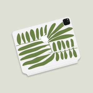 Op de afbeelding: Witte telefoonhoes met een groen bladerenontwerp. De hoes heeft een uitsparing voor de camera.