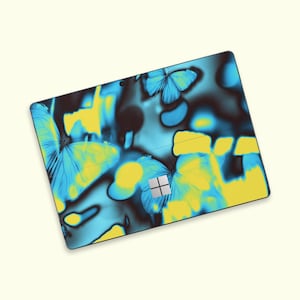 Design de borboleta sonhadora Surface Pro Skin | Decalque Mystical Vibe Surface Pro | Envoltório de Surface Pro com cores vibrantes | Envoltório de Surface Modern Elegance