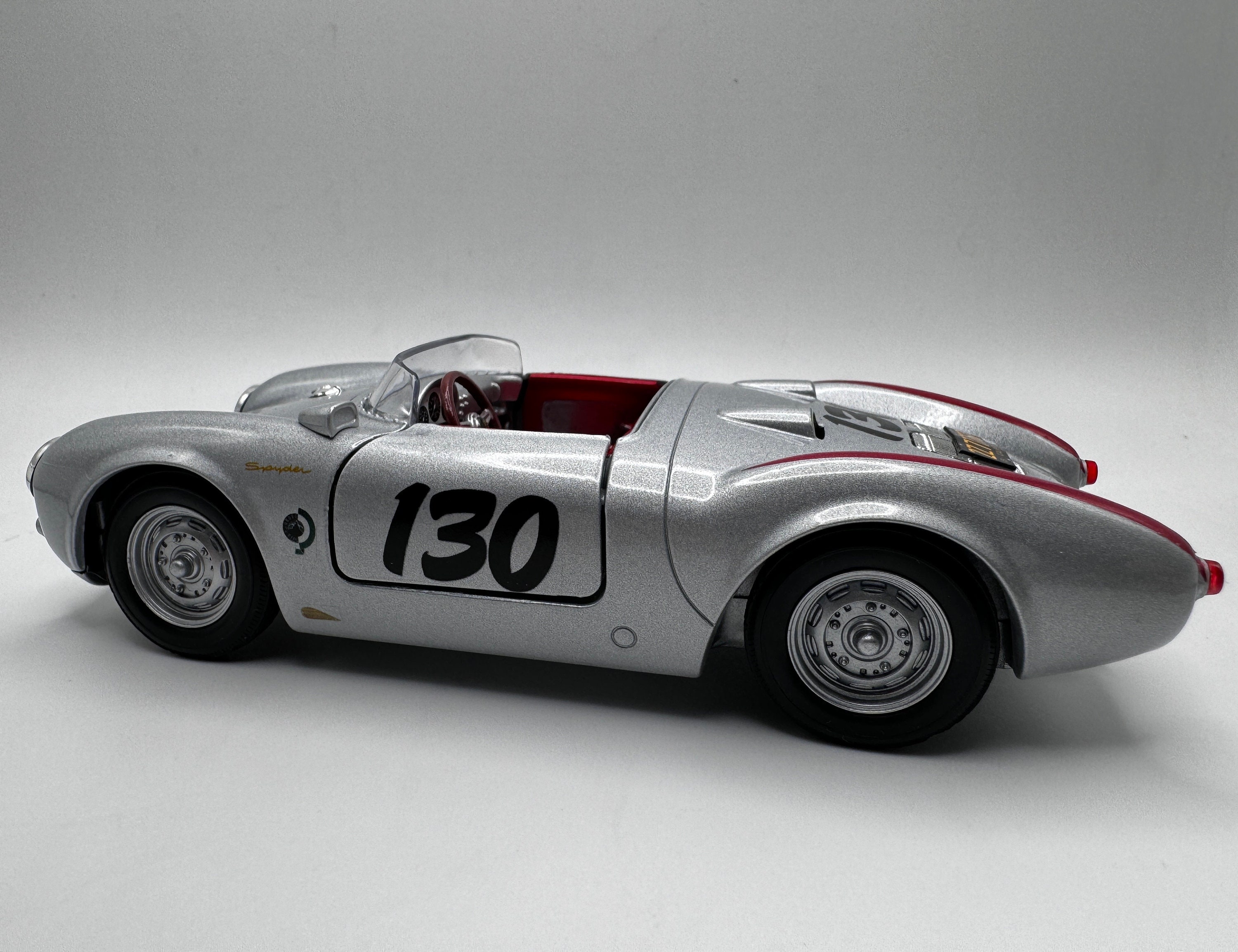 ミニカー Porsche 550 Spyder 1/18 Maisto 1950 Porsche 550 A Spyder (Silver) Diecast Car Model