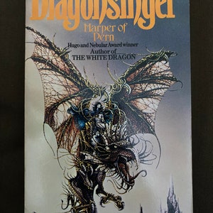 Anne McCaffrey Dragonsinger, Zestaw książek z serii Vintage Sci-Fi, fantasy dragon riders mythical beasts, seria książek w dobrym stanie, prezent walentynkowy