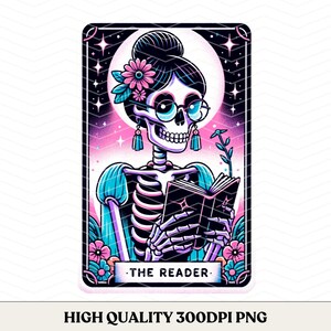 Carta del tarot del lector PNG, camiseta de moda PNG, diseño de sublimación de esqueleto atrevido que lee el lector, clipart de esqueleto, taza de camiseta PNG