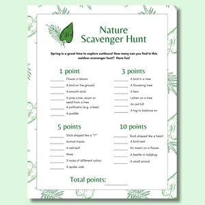 Könnte beinhalten: Eine druckbare Natur-Schnitzeljagd-Checkliste mit einem grünen Blattdesign. Die Checkliste enthält Gegenstände, die man im Freien finden kann, wie z. B. eine blühende Blume, einen Vogel auf dem Boden, einen glatten Stock, eine Kiefernzapfen, einen Bestäuber, eine Pfütze, einen Stock in Form eines "Y", Tierspuren, ein rotes Blatt, Moos, 3 Steine in verschiedenen Farben, ein Spinnennetz, einen Vogel in einem Baum, einen blühenden Baum, einen Farn, Flechten auf einem Baum, einen Ameisenhaufen, einen Baumstamm zum Balancieren, einen herzförmigen Stein, ein Vogelnest, ein Insekt auf einer Blume, einen Käfer oder Marienkäfer und ein kleines Tier. Die Checkliste hat einen Bereich für die Gesamtpunkte.