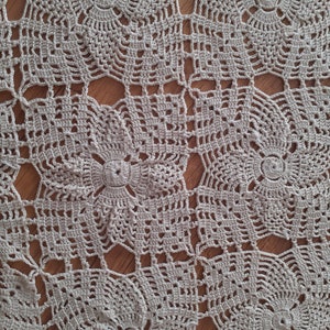 Handmade Crochet Lace Tablecloth - Vintage-Inspired Cotton Table Cover, 110x110 cm, Square, Elegant Home Decor, Soft Cream Color
