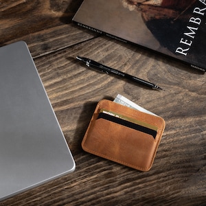 Cartera de titular de tarjeta de cuero personalizada, titular de tarjeta de iniciales personalizadas, billetera triple para hombre, titular de tarjeta de monograma, billetera de cuero minimalista