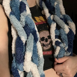Medium Chunky Knit Scarf