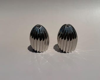 Vintage modern verzilverd eivormig peper- en zoutstel: ContemporaryTableware