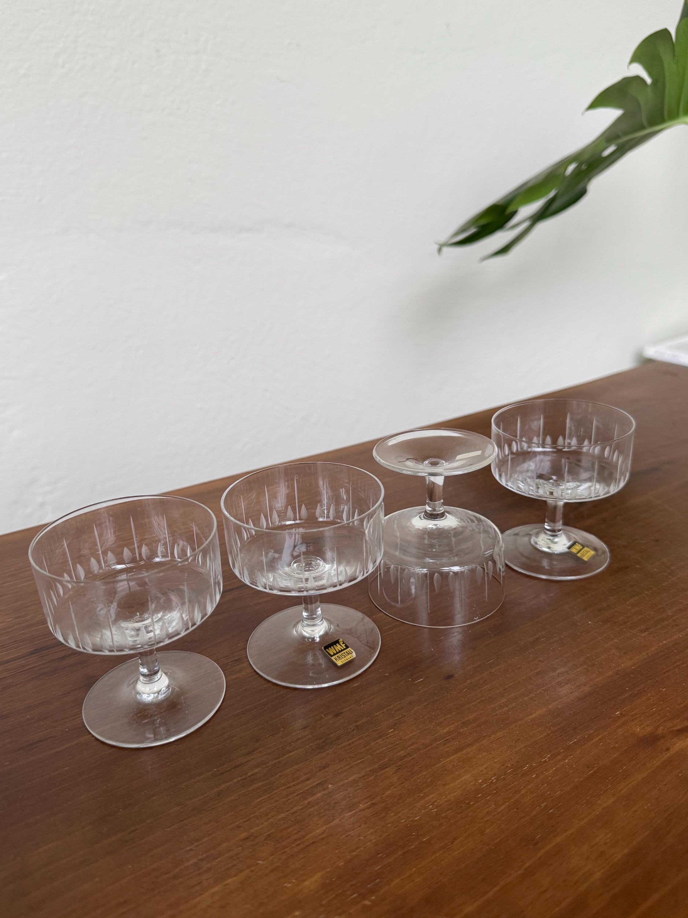 Ein Set von vier kleinen Kristall Vintage Sektgläsern von WMF Cromargen mit Aufkleber