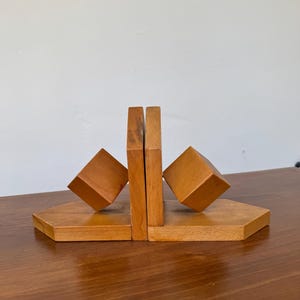 Suportes para livros minimalistas vintage MCM feitos à mão em madeira maciça, biblioteca moderna de meados do século, madeira modernista