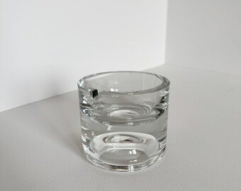 Vintage modernistische zware ronde helderglazen asbak, modern interieur uit het midden van de eeuw
