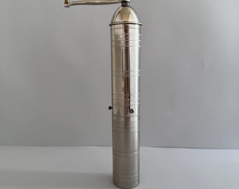 Vintage chromen pepermolen, moderne koffiemolen uit het midden van de eeuw