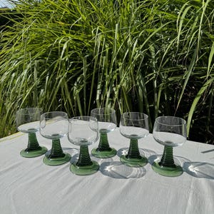 A set of 6 Vintage MCM green beehive stem wine glasses, Mid Century Modern