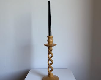 Vintage handgesneden modernistische spiraalvormige houten kandelaar - modern interieur uit het midden van de eeuw