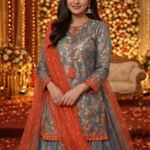 Conjunto de Kurti Lehenga de organza gris y rosa con dupatta de red – Ropa para bodas y fiestas