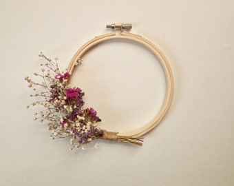 Embroidery frame with dried flowers - wall decoration - purple/white