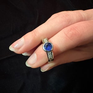 Gorgeous Sapphire and Diamond Ring image 4