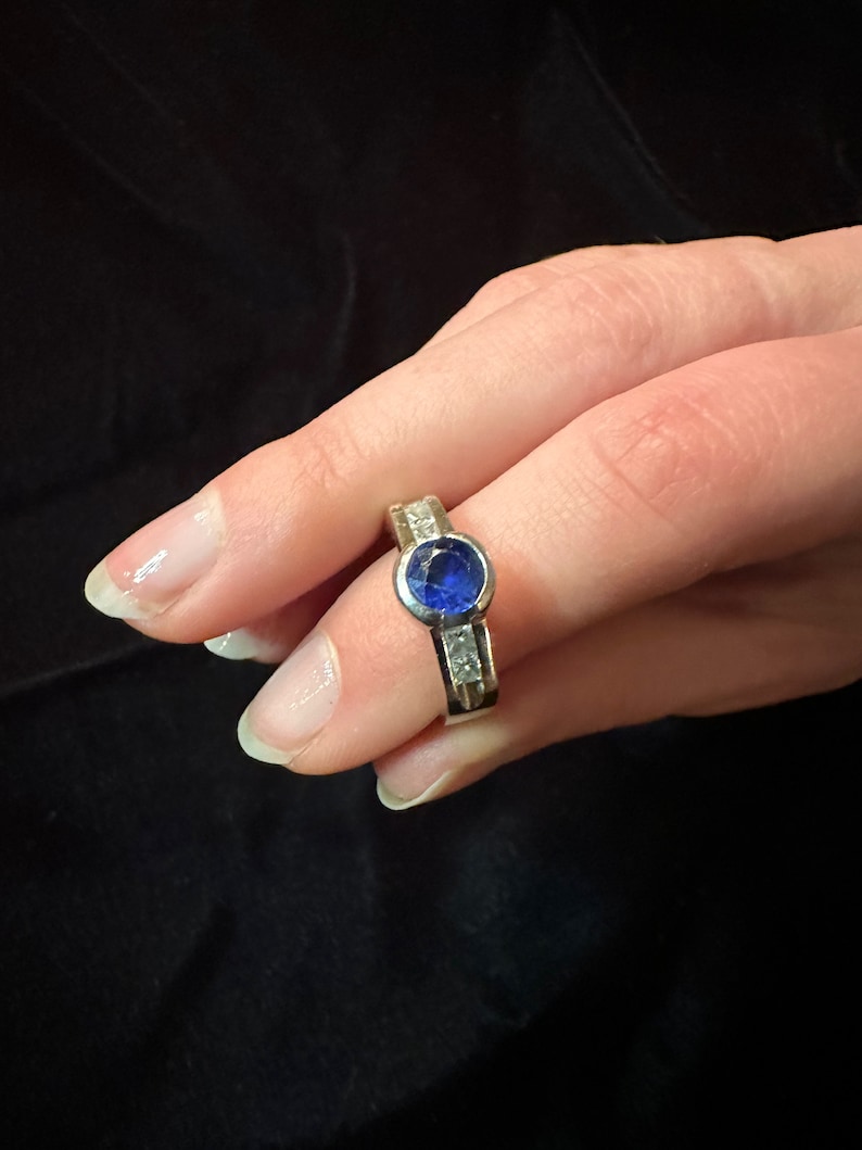 Gorgeous Sapphire and Diamond Ring image 4