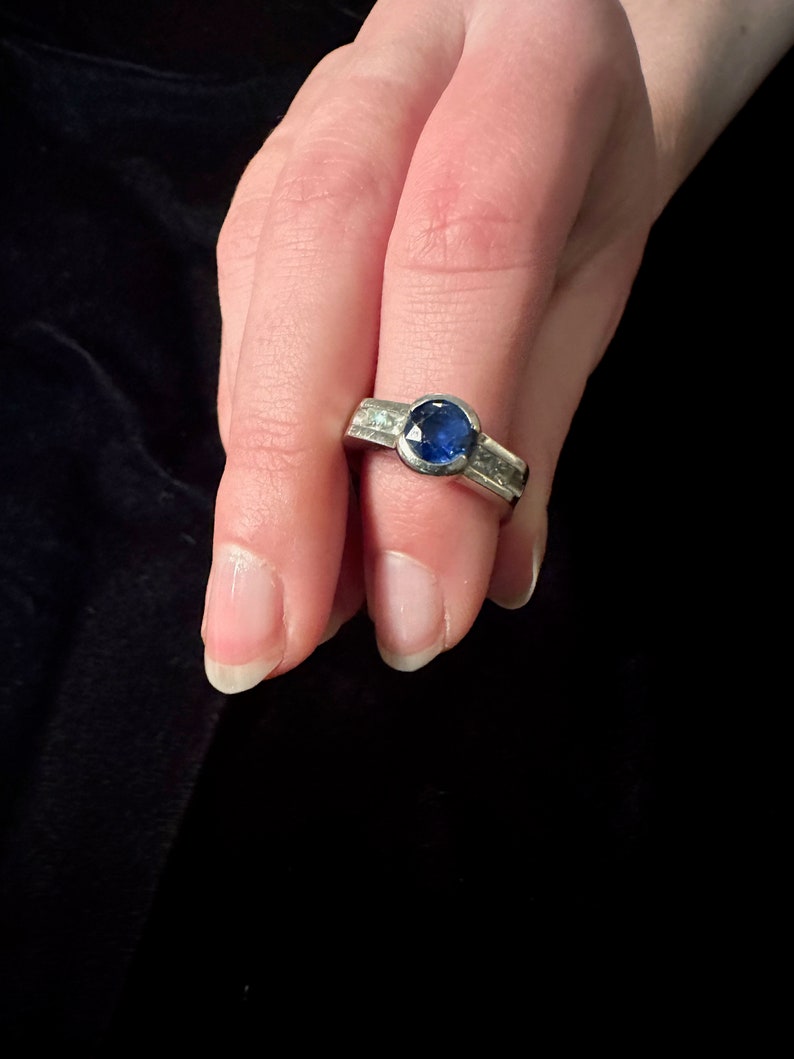 Gorgeous Sapphire and Diamond Ring image 3