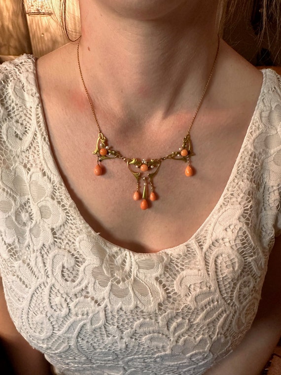 Antique coral jewelry ensuite dates late 19th cent