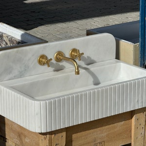 Lavabo in marmo bianco carrara con alzatina, 3 lati a coste, lavabo in marmo, lavabo in marmo per bagno, lavabo da appoggio, lavabo in marmo a parete,